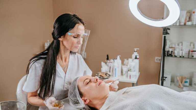 O que faz um esteticista facial