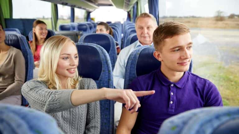 Destinos perfeitos para casais que adoram viajar de ônibus