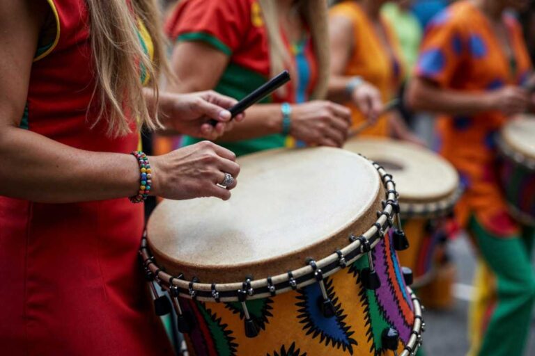 Entre o Axé e Samba: ritmos que refletem a identidade brasileira