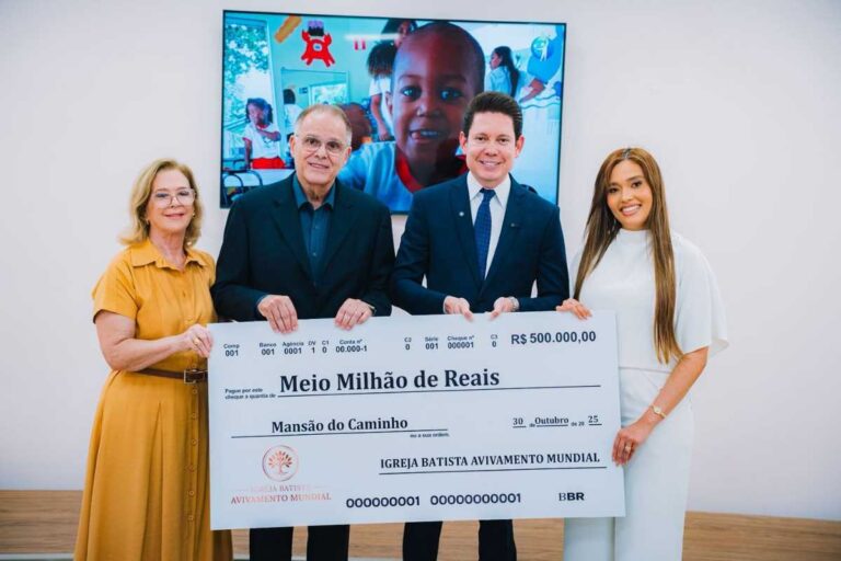 Bispo Bruno Leonardo doa meio milhão de reais à Mansão do Caminho e emociona com gesto de amor que ultrapassa religiões Bispo Bruno Leonardo doa meio milhão de reais à Mansão do Caminho e emociona com gesto de amor que ultrapassa religiões